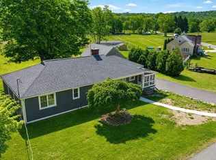21 Center St, Granby, MA 01033