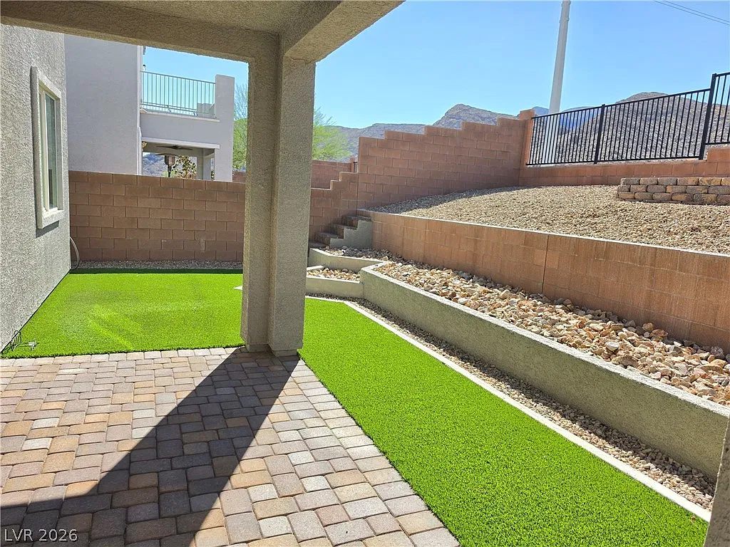 3 bed, 2.5 bath, 2232 sqft, $3,200 — Photo 3