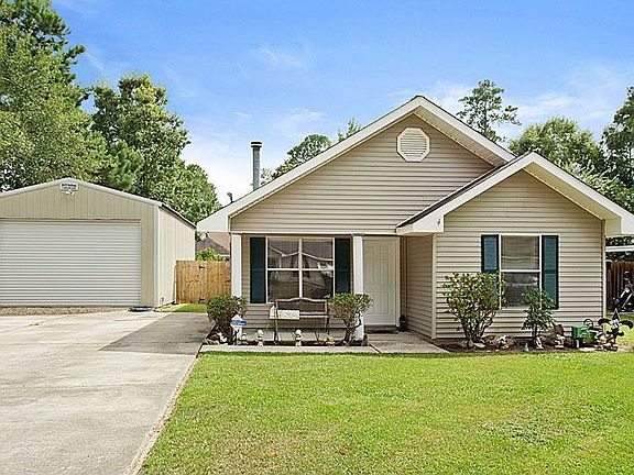 660 Nancy St, Mandeville LA A RARE FIND IN MANDEVILLE!