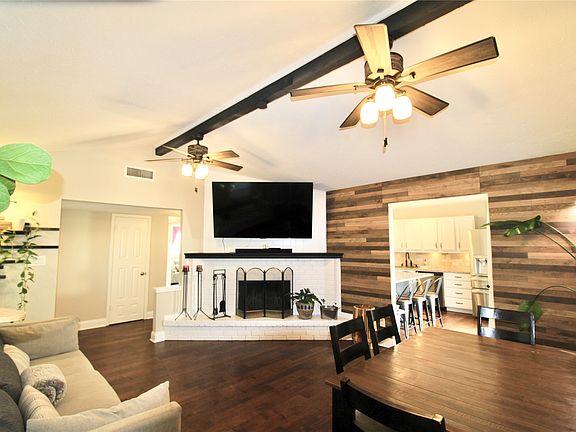 4th image of 332 Willow Springs Dr