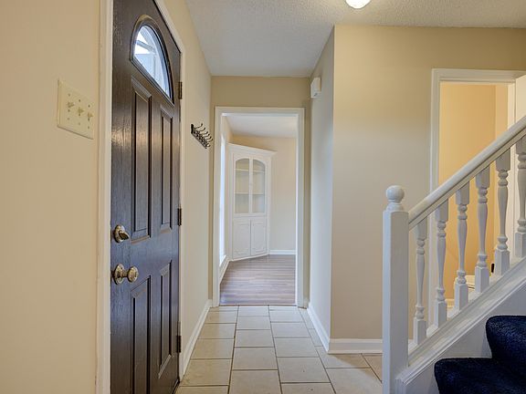 5th image of 2656 Sunbury Cir