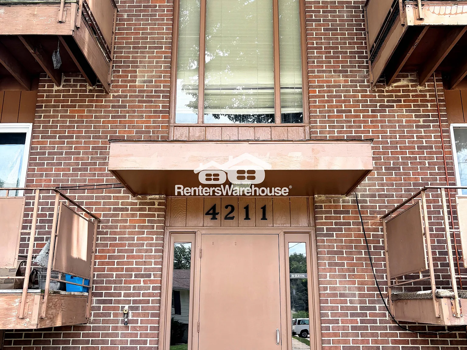 Adorable 2 Bedroom Apartment for Rent — Photo 1