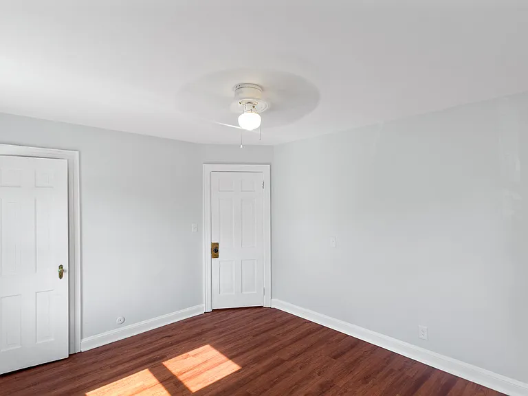 252 E 1st St — Photo 5