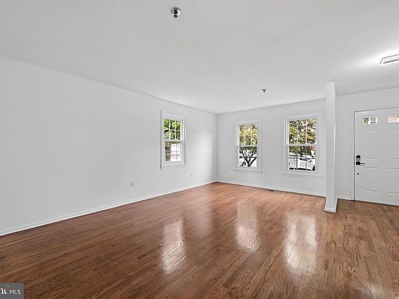 5th image of 3015 Mozart Dr