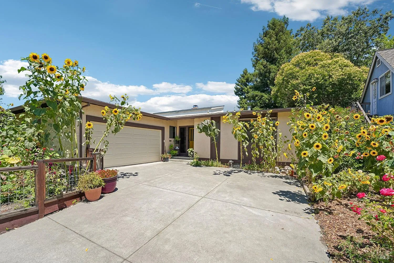 6644 Greenmeadow Drive - Photo 7