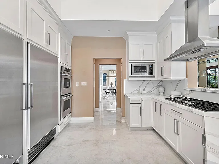 1687 Castlebridge Ct — Photo 9