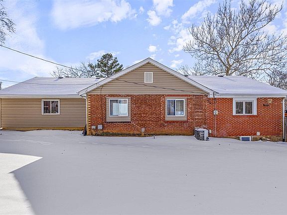 3rd image of 815 Poplar Dr