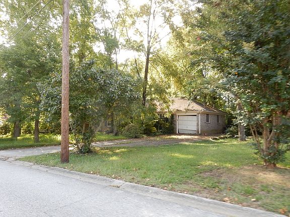 3rd image of 747 Yorkshire Dr