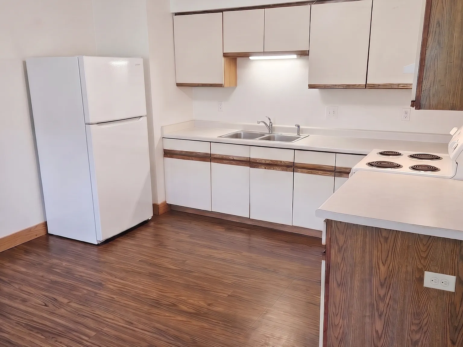 3 bed, 1428 sqft, $2,349 — Photo 2