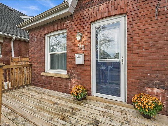 5th image of 90 London St N