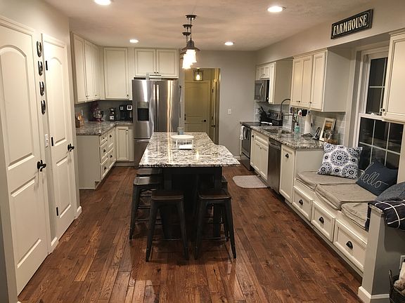 2nd image of 6088 Huckleberry Ln