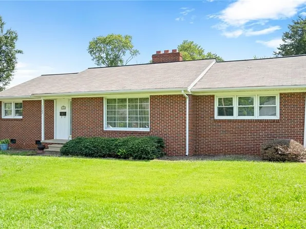 1702 Pinecrest St, Burlington, NC 27215