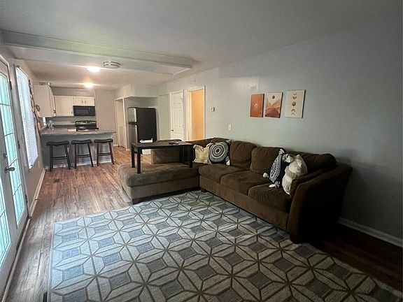 5th image of 2219 Flint Glenn Ln