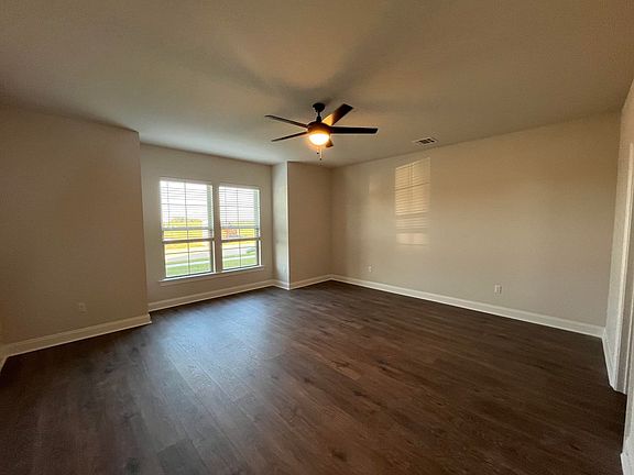 4th image of 208 Spring Grove Loop