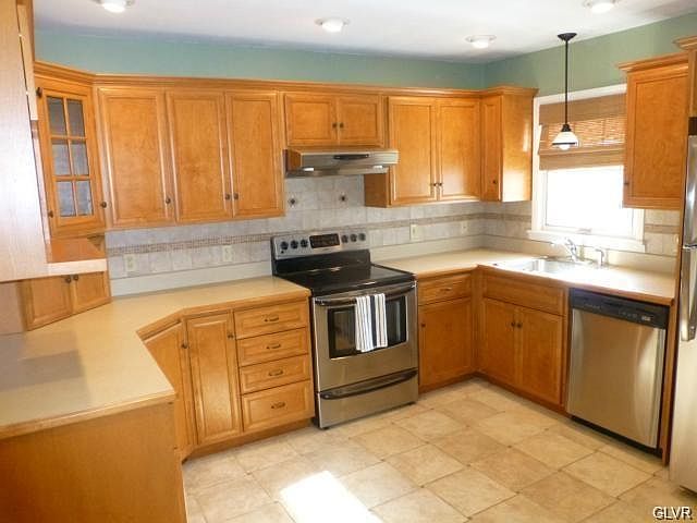 2nd image of 321 Phillips St