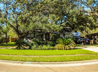 1104 Sycamore St, Lake Jackson, TX 77566