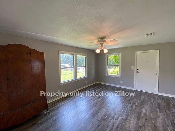 3rd image of 1318 Highland Dr
