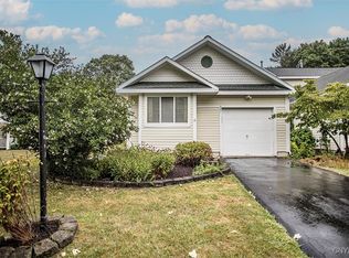 201 Timber Ridge Dr, Camillus, NY 13031