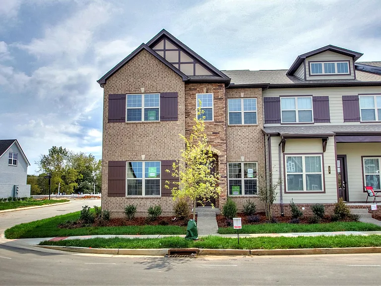 923 Scouting Dr — Photo 4