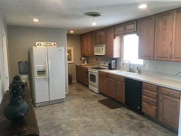 4th image of 242 Beach St
