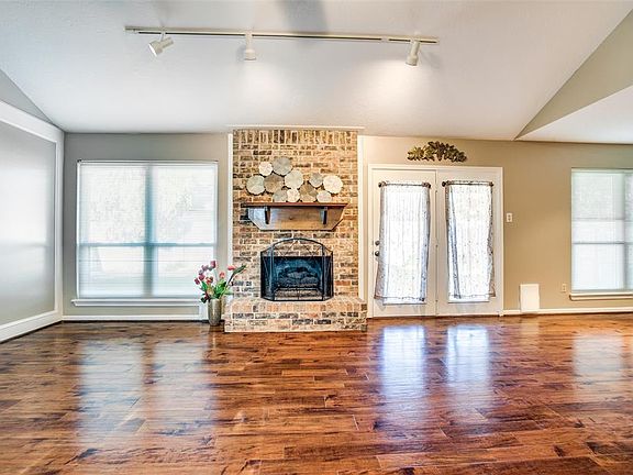 5th image of 306 Lochnell Dr