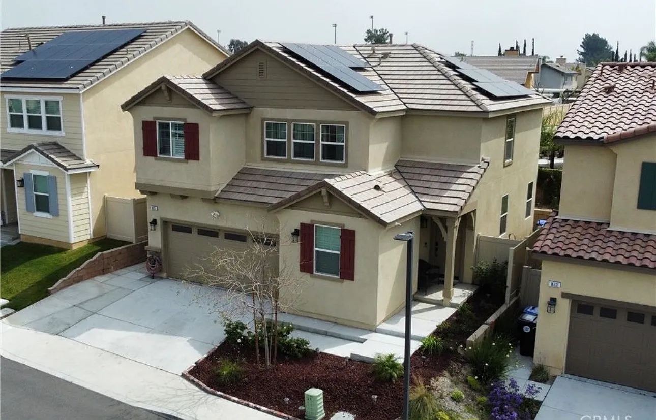 5 bed, 3100 sqft, $900 — Photo 1