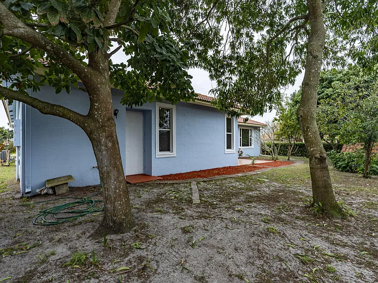 1897 SW Citation Ave — Photo 16