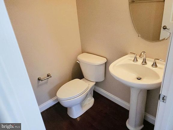 4th image of 33 Garnet Way