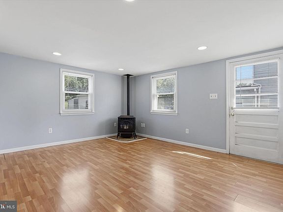 2nd image of 115 W Main St