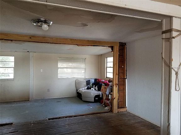 4th image of 2434 Quincy St S