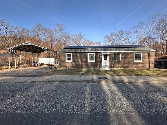 2nd image of 44 Comins Pond Rd
