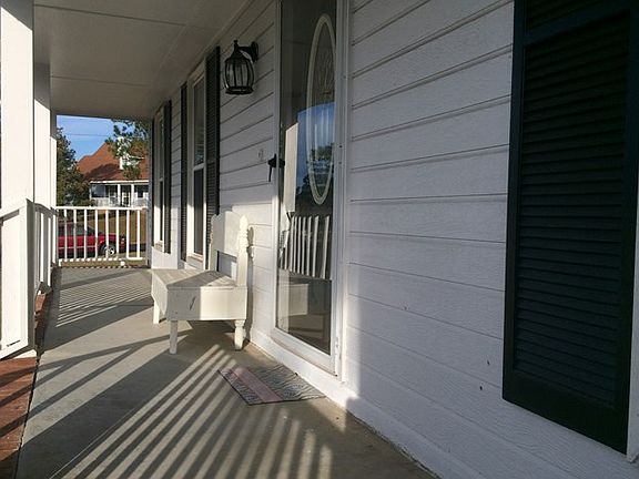 3rd image of 150 Summer Place Dr