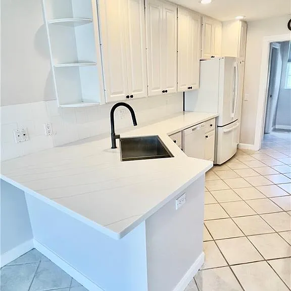 5669 Cove Cir — Photo 7