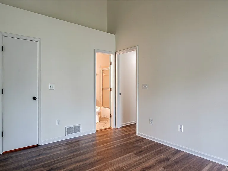 2404 Pipers Ct — Photo 30
