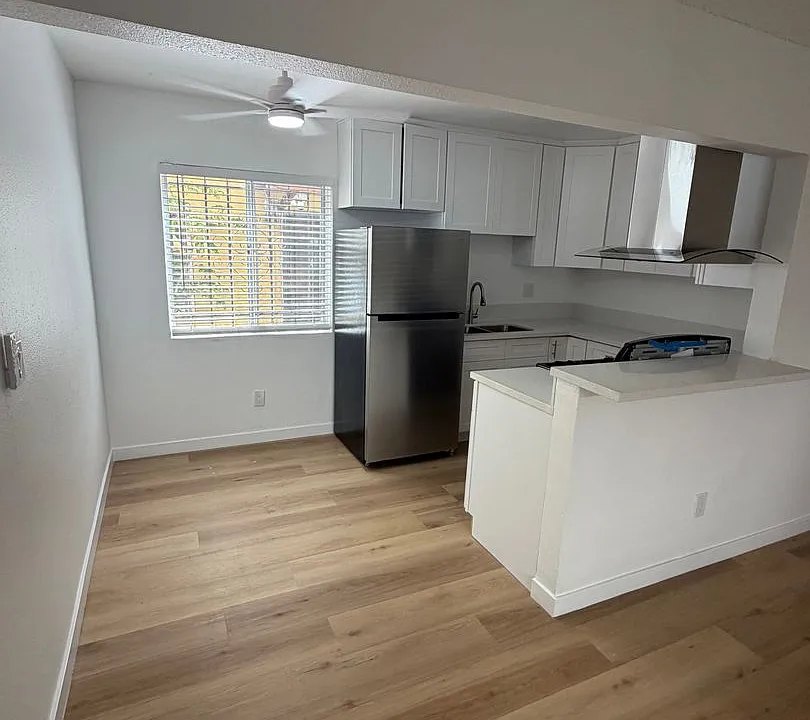 610 E Hyde Park Blvd