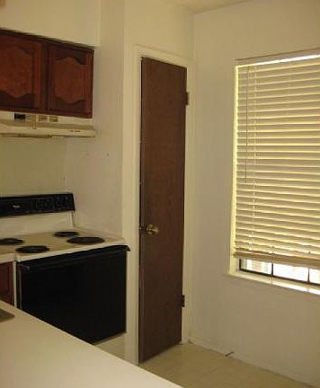 5th image of 12407 Tree Line Dr #B