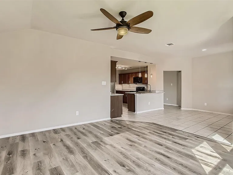 503 Hawthorn Dr — Photo 26