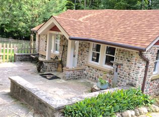 8972 Hillcrest Rd, Fredonia, WI 53021