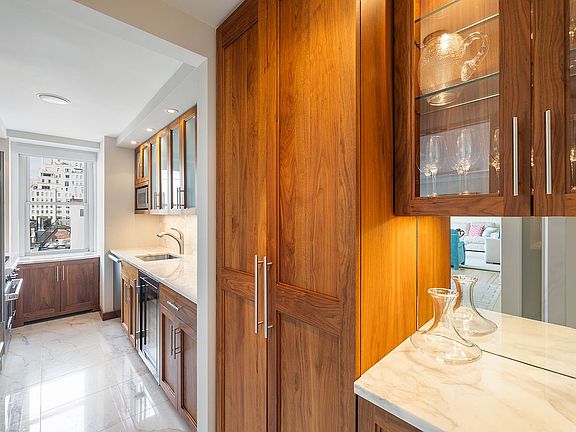 5th image of 10 E 70th St APT 10D