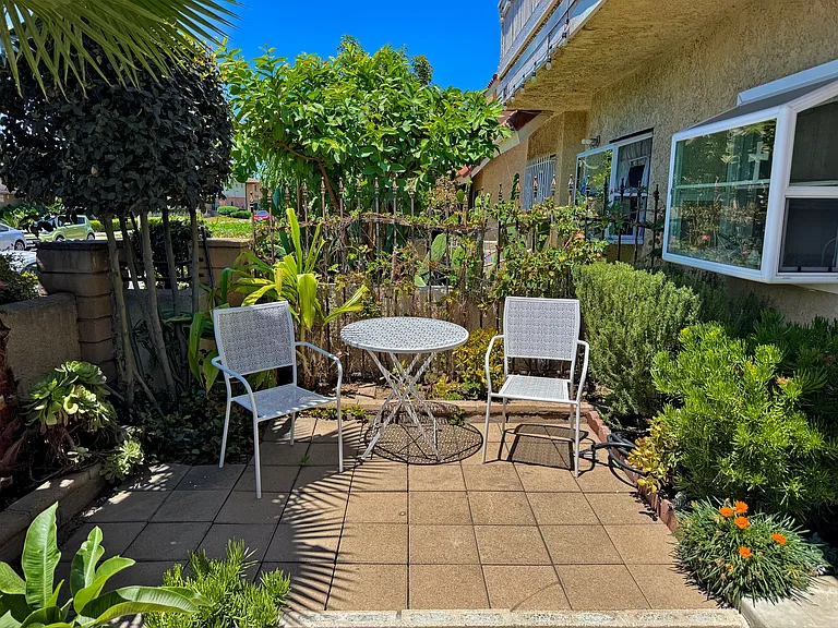 1671 E Kingsley Ave #B — Photo 4