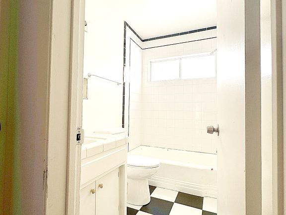 5th image of 1745 Colby Ave #9