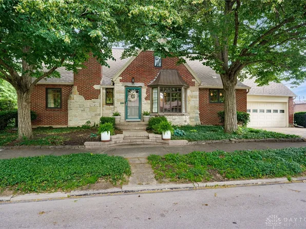 21 Hilltop Ave, Oakwood, OH 45419