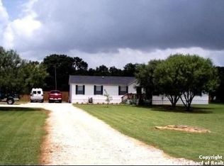 460 County Road 6751, Devine, TX 78016