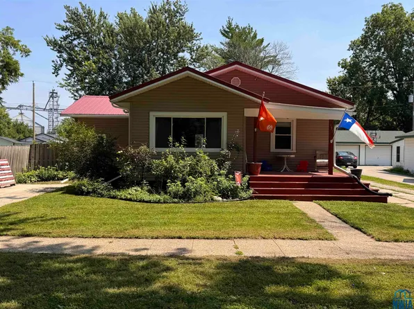 417 Blair St, Whiting, IA 51063