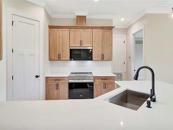 5th image of 17605 9th St