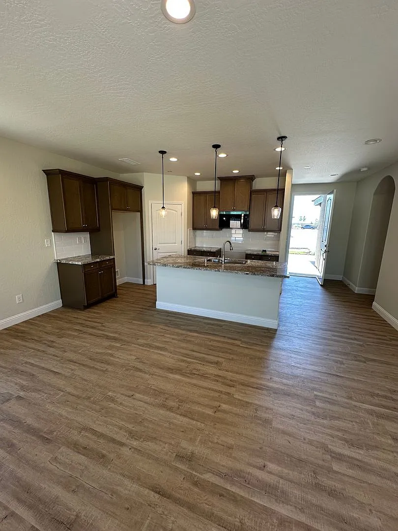 Price Drop!! Brand new home! — Photo 3