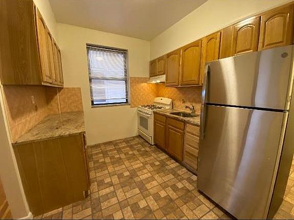 2nd image of 2109 38th St APT 2F