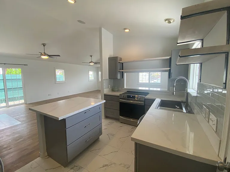 67-1306 Laikealoha St — Photo 4