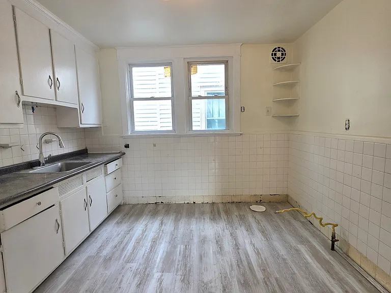 414 Lisbon Ave #1 — Photo 9