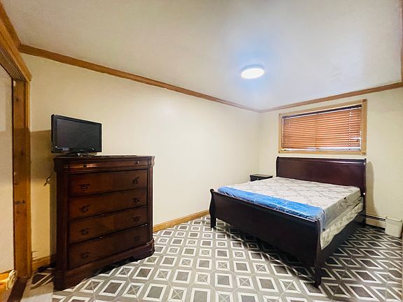 4th image of 1368 E 92nd St #300